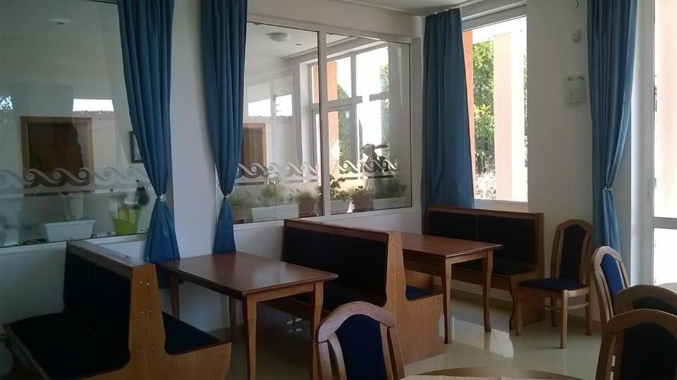 Hotel Veleka Tjernomorets Exteriör bild